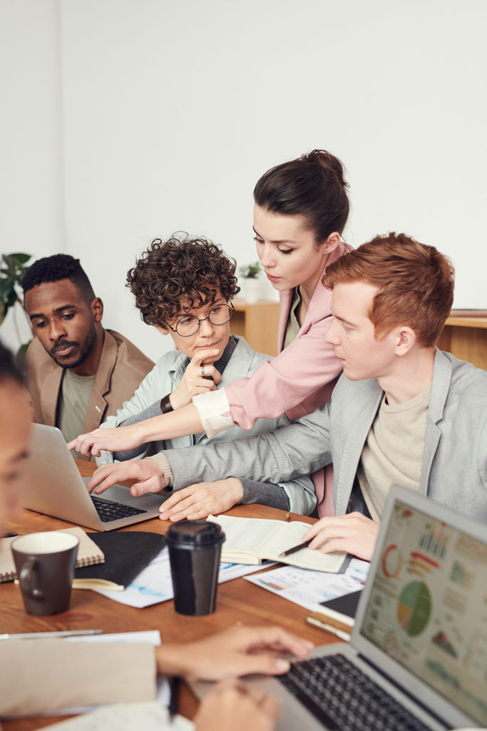 Equipo de trabajo profesional en Bilbao expertos en tecnología Cloud y desarrollo de infraestructura en IBM Cloud y Microsoft Azure Partner oficiales